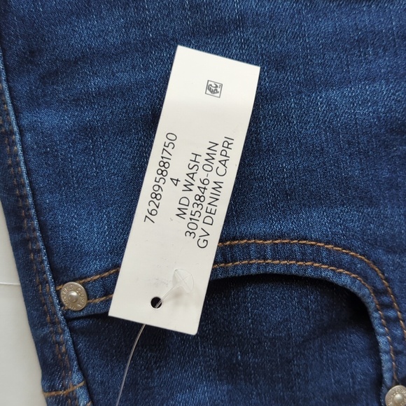 NWT Gloria Vanderbilt Amanda All-Around Slimming Classic Rise Capri Jeans 4 Blue - Picture 8 of 16